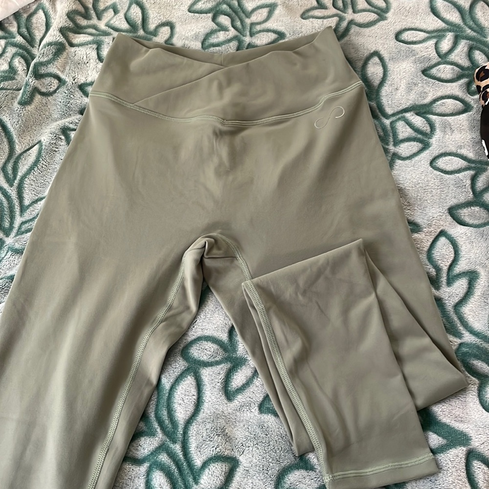 NWOT. Scrunch butt leggings